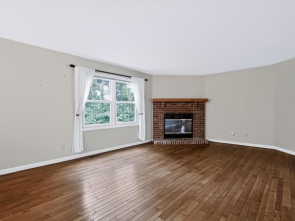 5th image of 903 S Rainier Ct