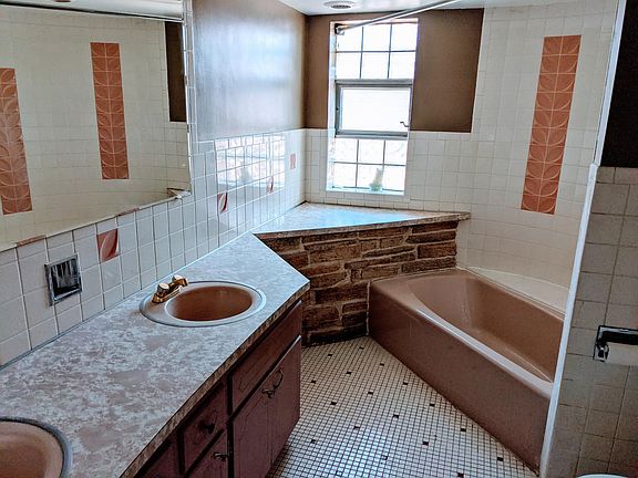 5th image of 4423 N Newcastle Ave