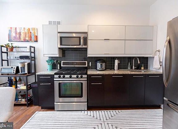 3rd image of 1343 Lombard St