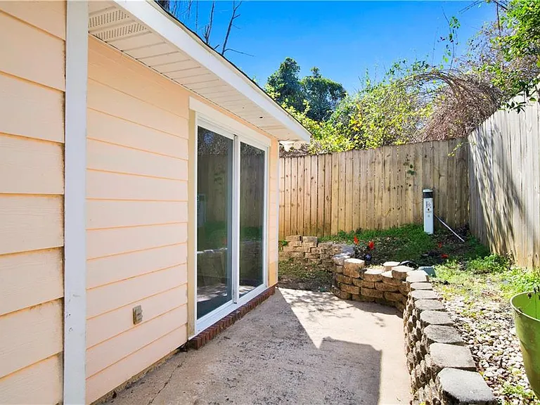 5631 Bentley Ln — Photo 22