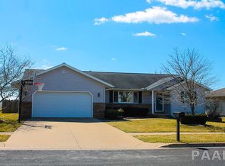 820 Dennis Dr, Eureka, IL 61530