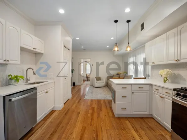 11 Columbia Rd APT 3, Wakefield, MA 01880