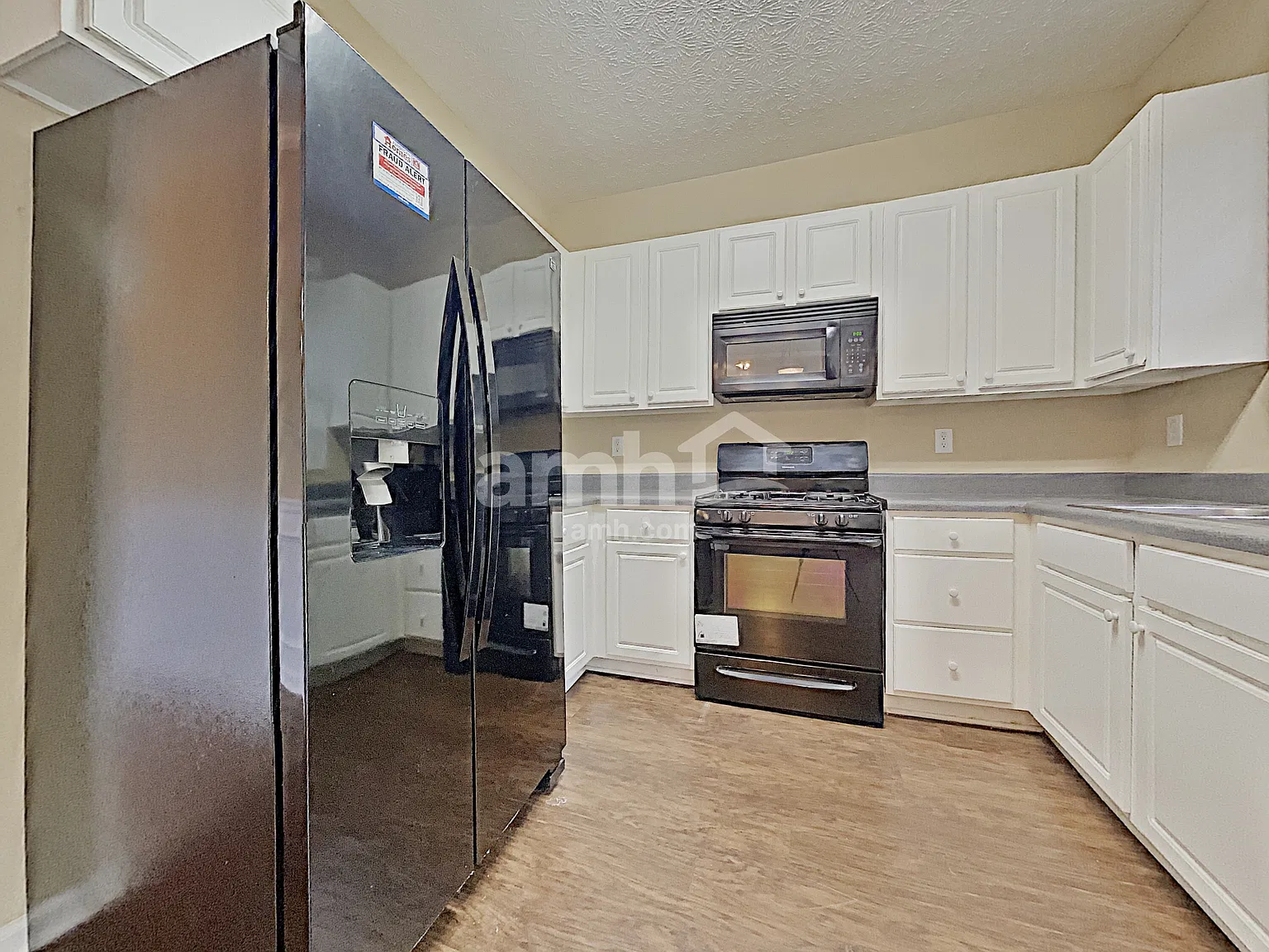3 bed, 2.0 bath, 2054 sqft, $2,375 — Photo 4
