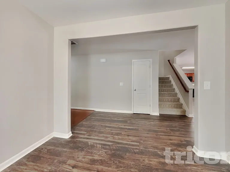 1559 Weatherend Dr — Photo 8
