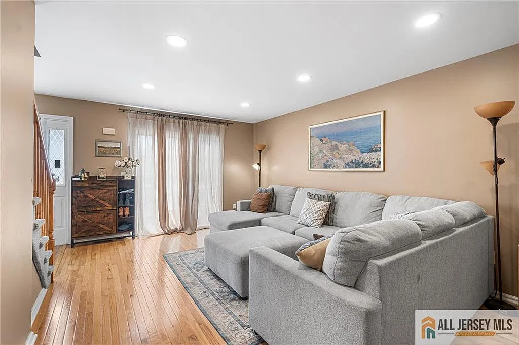 2 bed, 2.5 bath, 1566 sqft, $2,800 — Photo 4