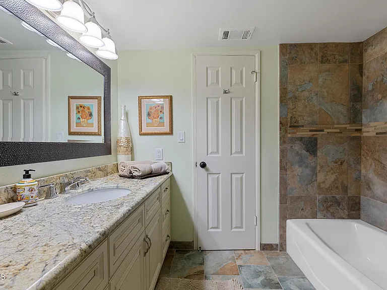 1234 E Tujunga Ave — Photo 50