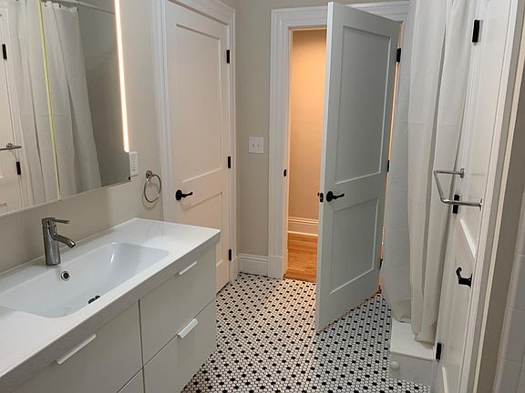 5th image of 931 Cordova Pl