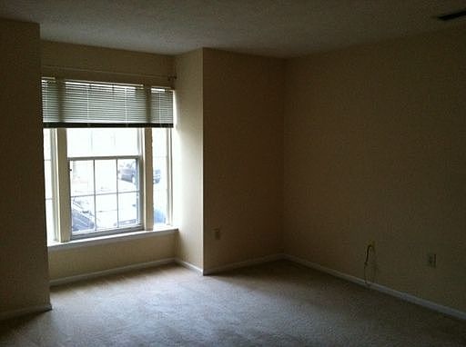 5th image of 10213 Wolfe Manor Ct #605