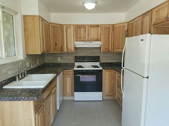 5th image of 706-708 Darby Ct #2