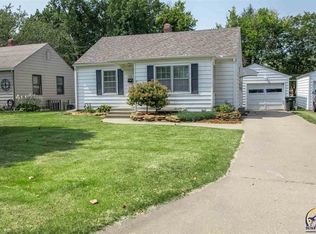 827 SW Wayne Ave, Topeka, KS 66606