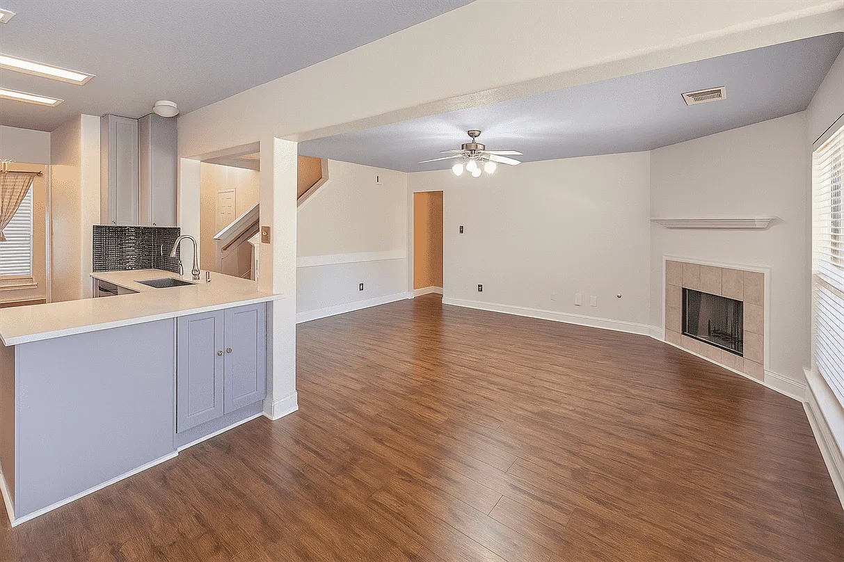 4 bed, 2.5 bath, 2148 sqft, $2,000 — Photo 3