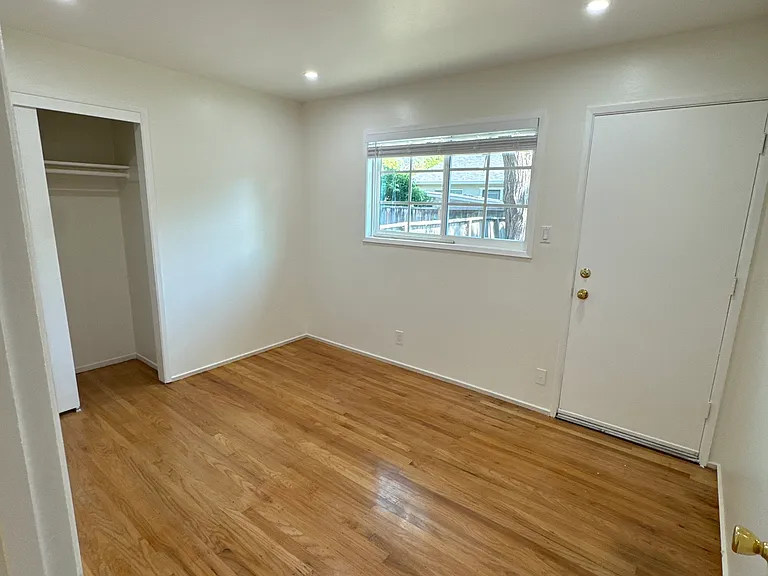896-898 San Juan Dr — Photo 6