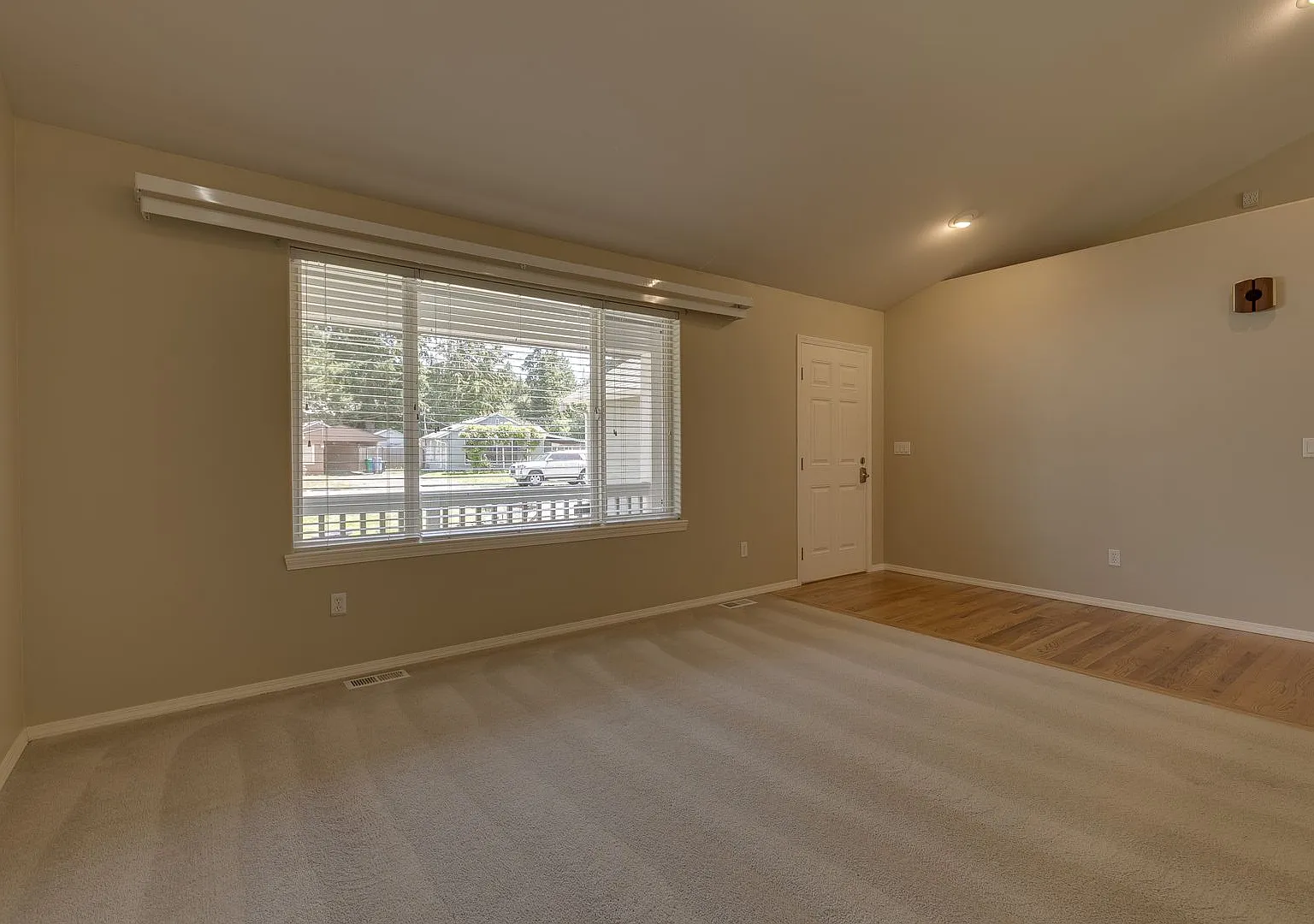 4 bed, 2.0 bath, 2080 sqft, $3,900 — Photo 3