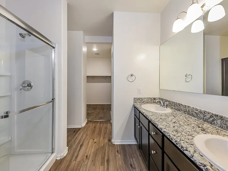 2444 W Tamarisk Ave — Photo 12
