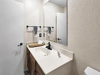 3rd image of 1084 Sunmeadow Dr