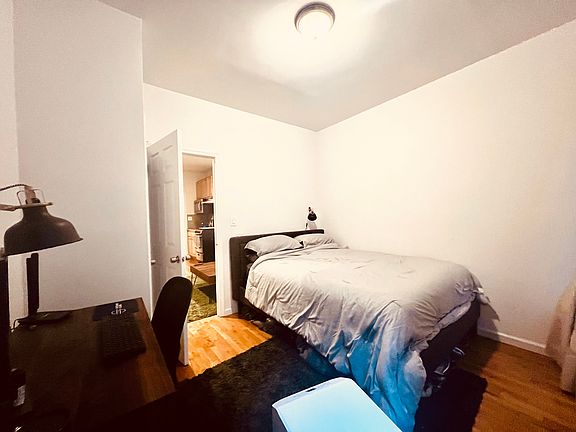3rd image of 139 Eldridge St APT 3