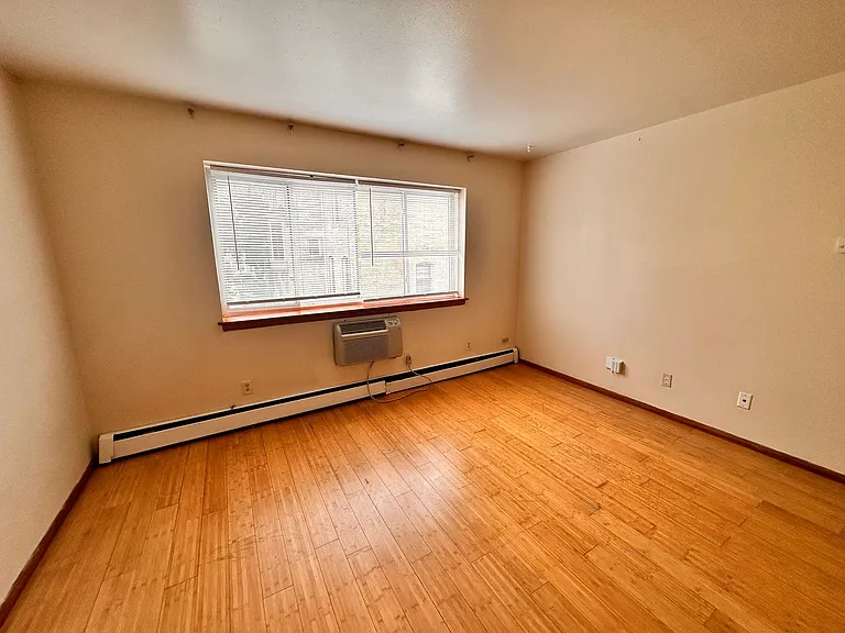1620 Marshall — Photo 3