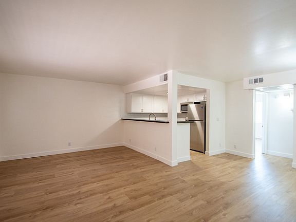 3rd image of 6401 Riverton Ave APT 104