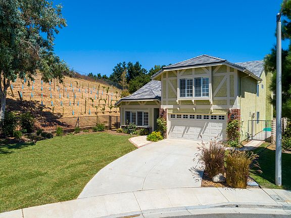 3rd image of 404 Medea Creek Ln