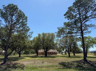 285 Meadowview Dr, El Campo, TX 77437