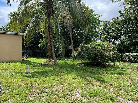 4th image of 427 NE 160th Street