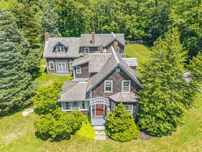 275 W Falmouth Highway, Falmouth, MA, 02540