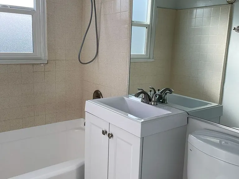 232-6 S. Harvard Blvd — Photo 24