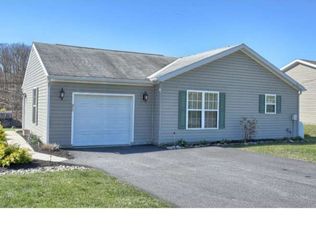 211 Lakeview Ln, Lenhartsville, PA 19534