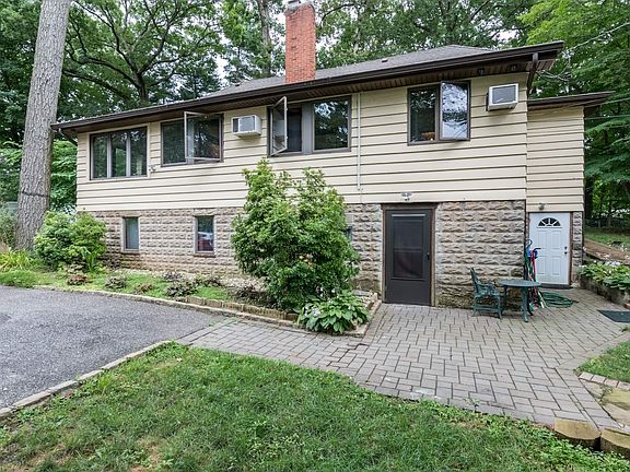 2nd image of 20 Deepdale Dr