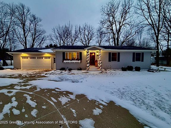 2nd image of 408 N Shiawassee St