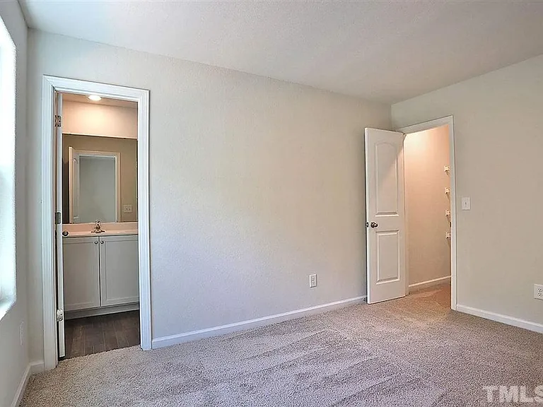 918 E Green St #E103 — Photo 9