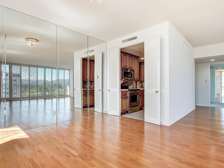 10433 Wilshire Blvd #1001 — Photo 6