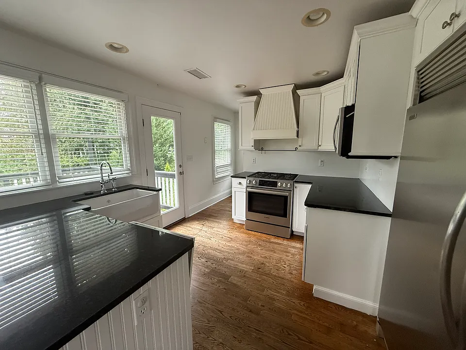 34 Franklin Ave #B