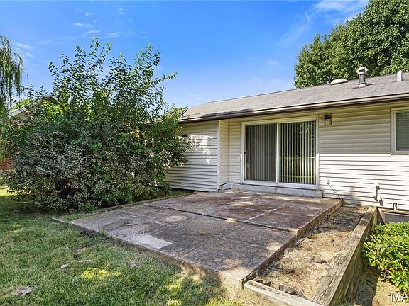 5th image of 7 Greymore Dr