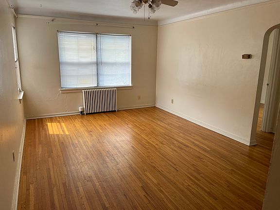 3rd image of 1510 Larpenteur Ave W #4