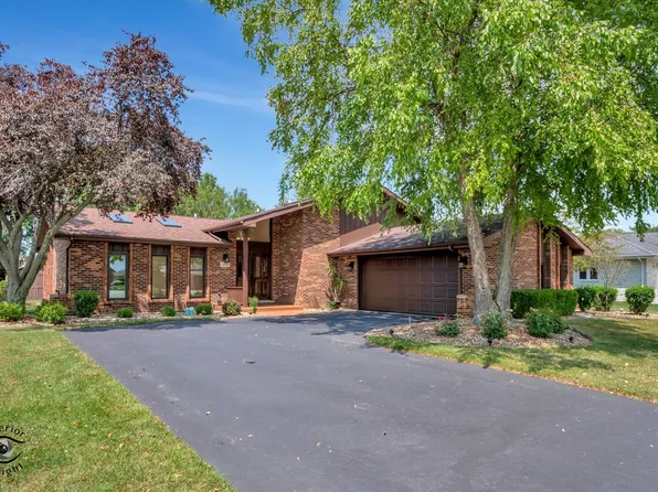 253 Miller St, Beecher, IL 60401