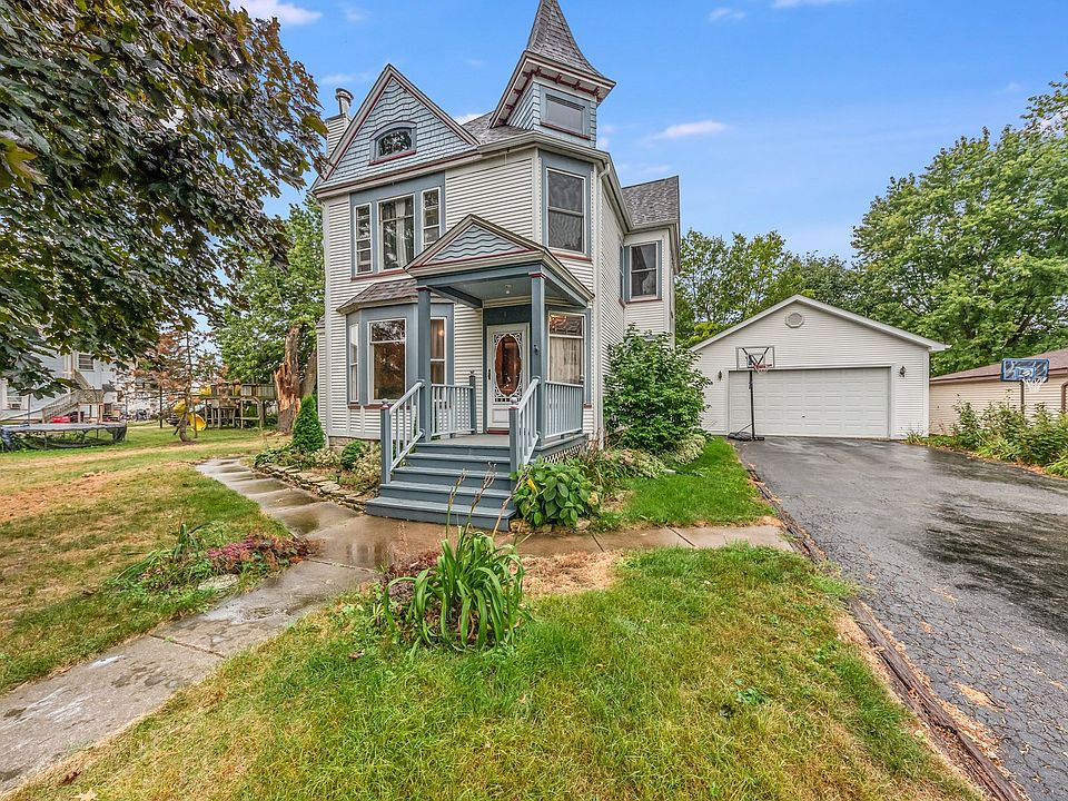 Such charm! New roof, gutters, and downspouts in 2016!