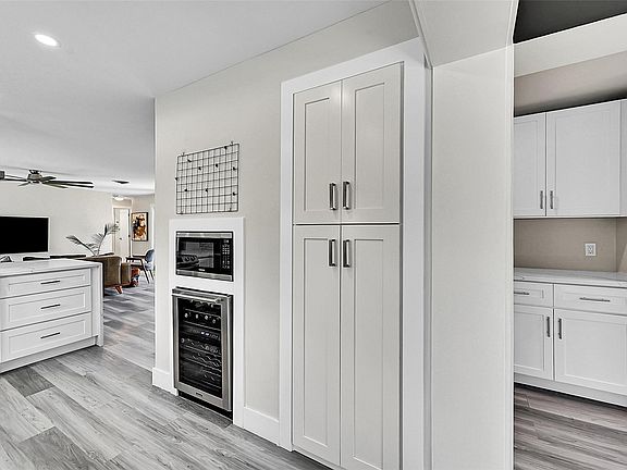 4th image of 931 SE 5th Avenue