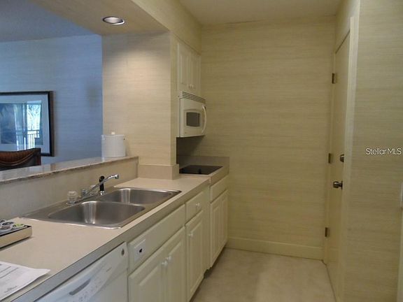 3rd image of 4752 Fox Hunt Dr #814