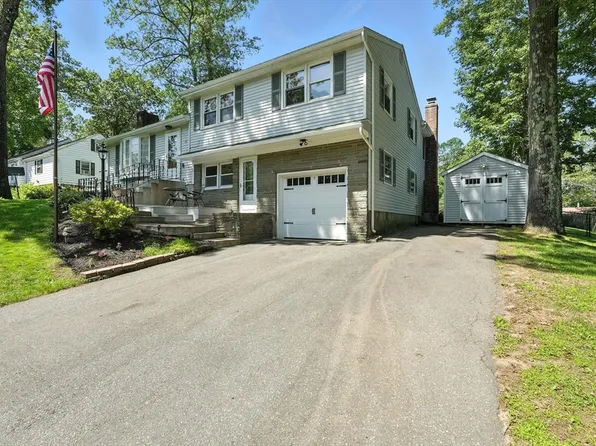 15 Oak Bluff Cir, East Longmeadow, MA 01028