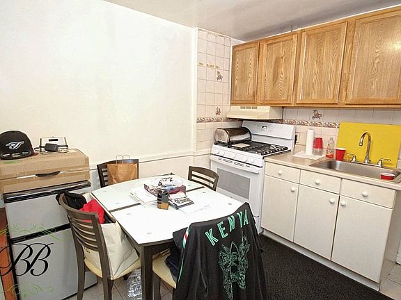 5th image of 9206 Avenue B