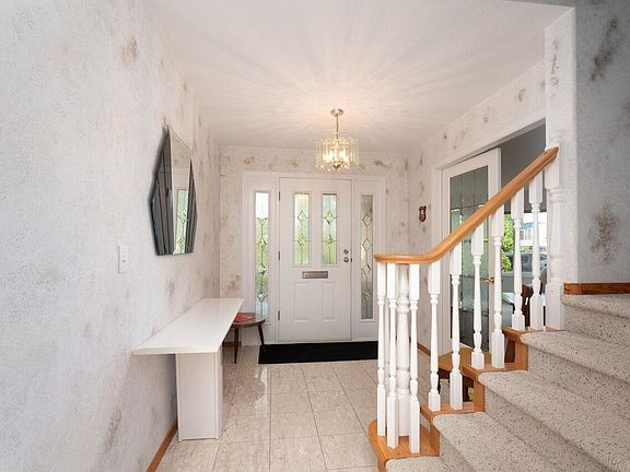 3rd image of 937 Westmount Dr
