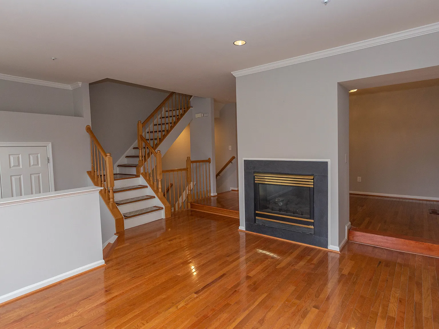 3 bed, 2426 sqft, $3,449 — Photo 2
