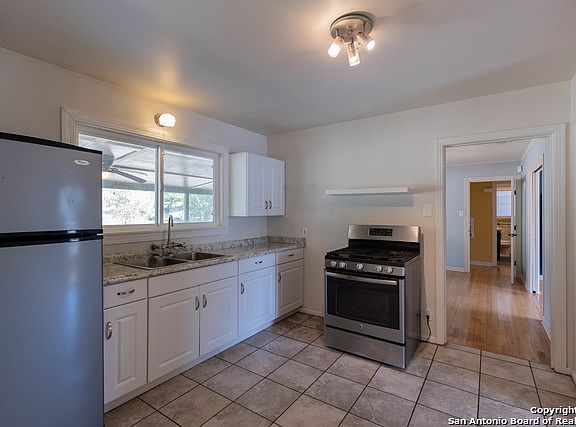 4th image of 315 E Glenview Dr