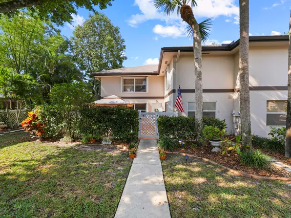 31 Clinton Court #B, Royal Palm Beach, FL 33411