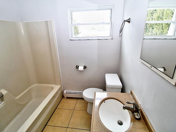 5th image of 824 Cook Ave #3