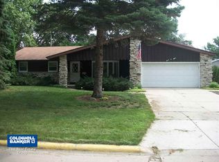 708 N Canterbury Dr, Appleton, WI 54915