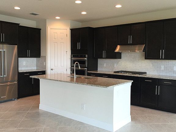 3rd image of 310 SE Huntington Cir