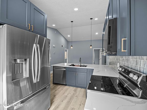 5th image of 11423 N MALIBU Way
