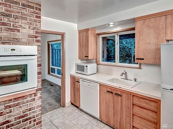 3rd image of 9703 Mercerwood Dr